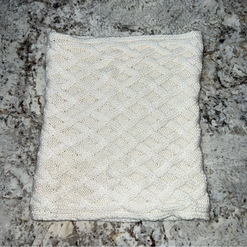Banana Republics Cream Wool and Cashmere Blend Cable Knit Cowl Scarf